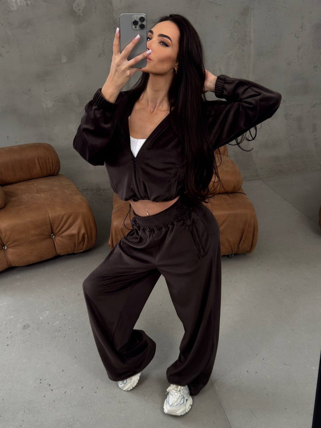 Damen weites Lounge-Set mit Cropped Zipjacke und High-Waist Relaxhose Eichborn Berlin