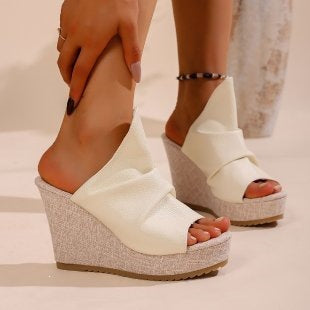Damen Wedge-Sandaletten mit gefalteten Riemen EB