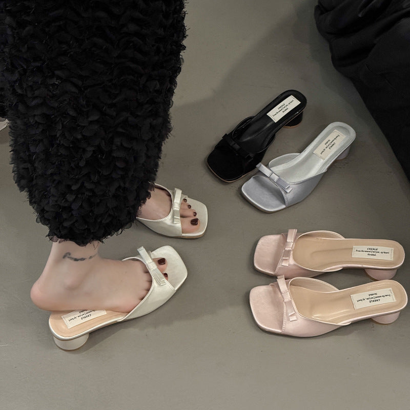Damen elegante Mules mit dekorativem Schleifenelement und komfortablem Blockabsatz EB