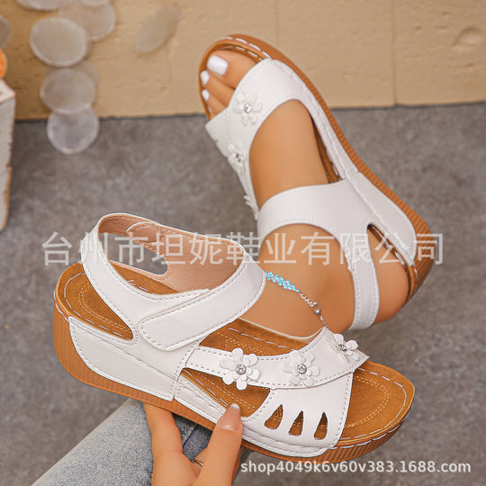 Damen Wedge-Sandalen mit floralem Akzent und komfortabler Fußbettung EB