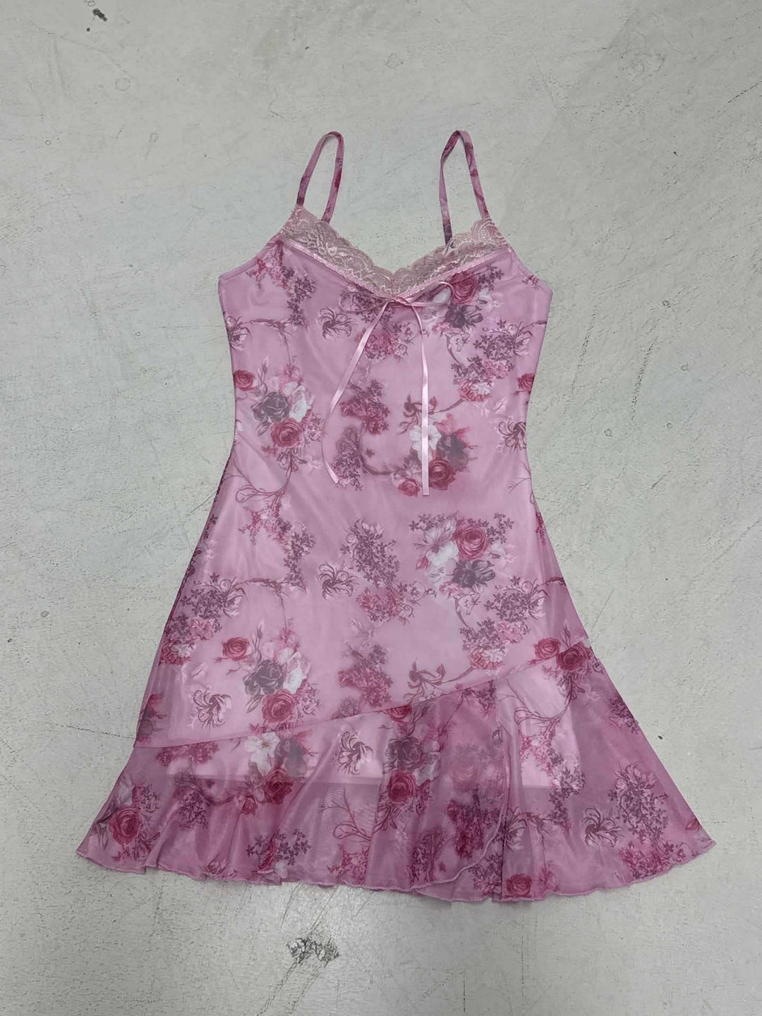 Damen verführerisches Nachthemd mit romantischen Spitzenakzenten und floralem Design EB