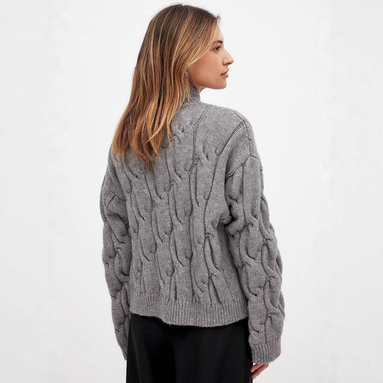 Damen Grobstrickpullover mit einem hohen Kragen und romantischem Zopfdesign EB