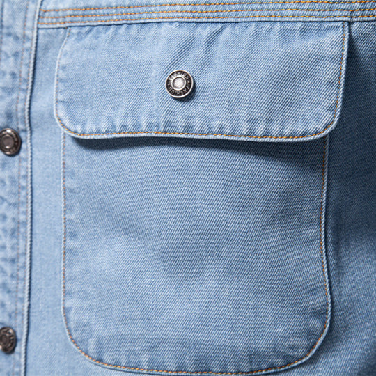 Herren nan leichtes Jeanshemd mit aufgesetzten Brustklappentaschen und Kentkragen EB
