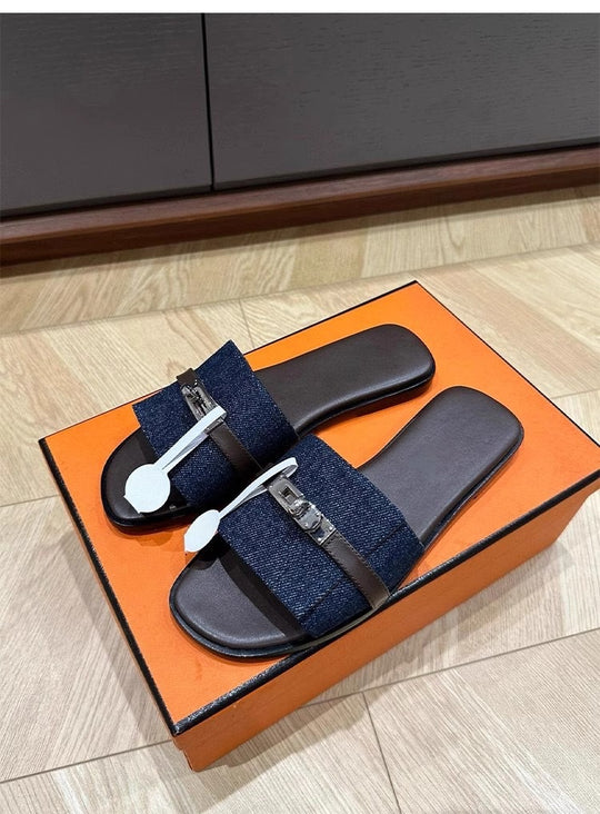 Damen Riemensandalen mit eleganter Schnallenverzierung und bequemer Fußbettgestaltung EB