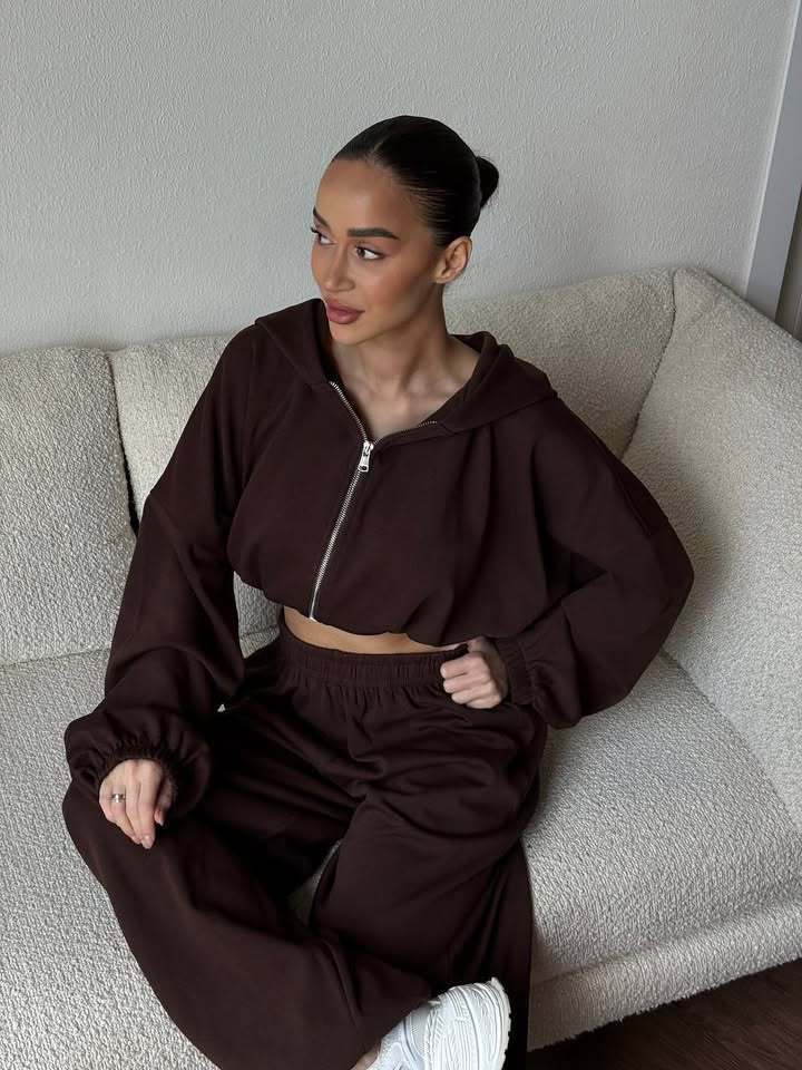 Damen cropped Kapuzen-Zipjacke mit Ballonärmeln und hochgeschnittener weiter Sweatpants-Set Eichborn Berlin