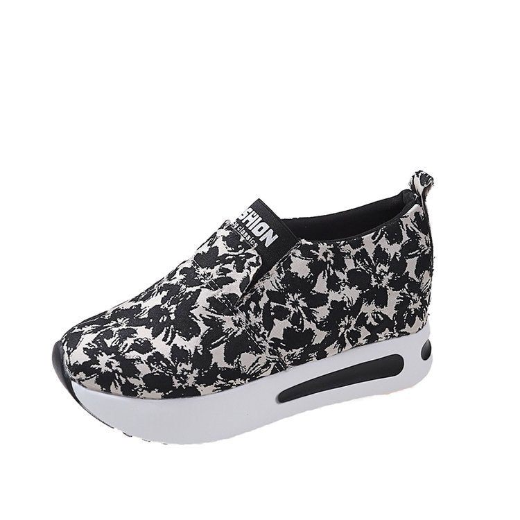 Damen Sportliche Slip-On Sneakers mit floralem Muster und rutschfester Sohle EB