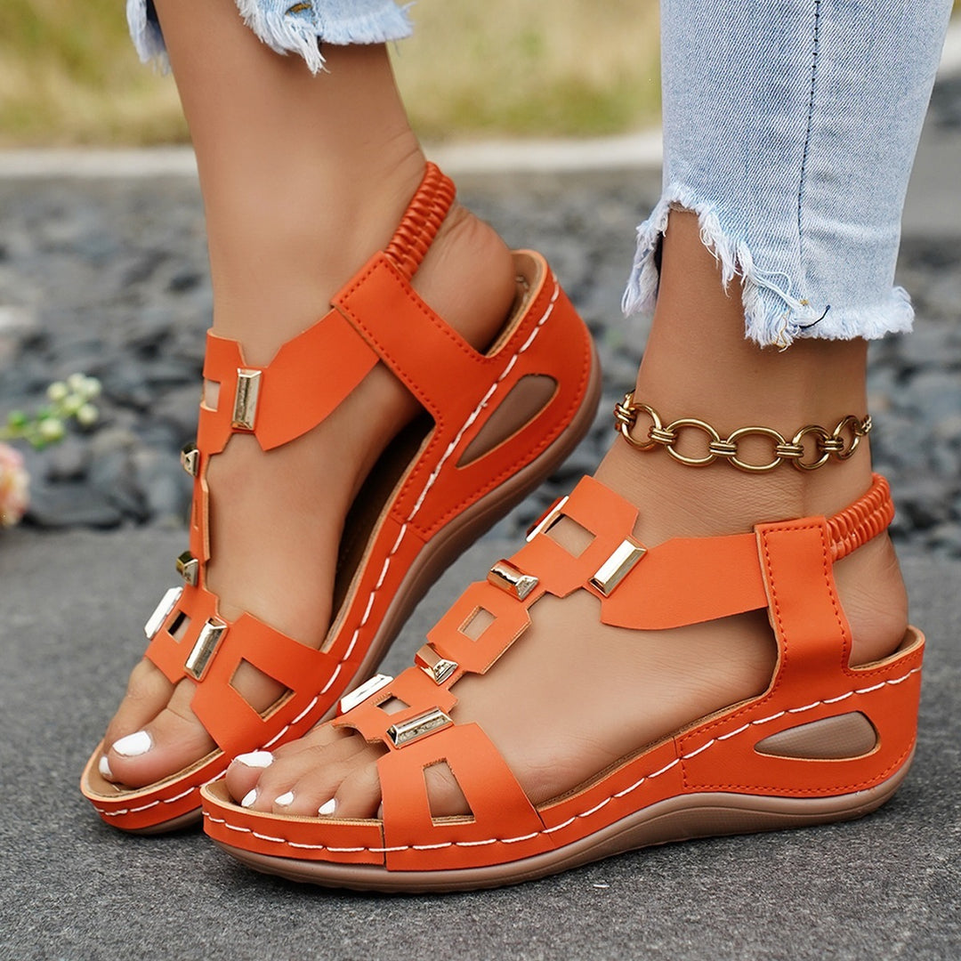 Damen Sandalen mit modischen Cut-Outs und elegantem Schmuckdesign EB