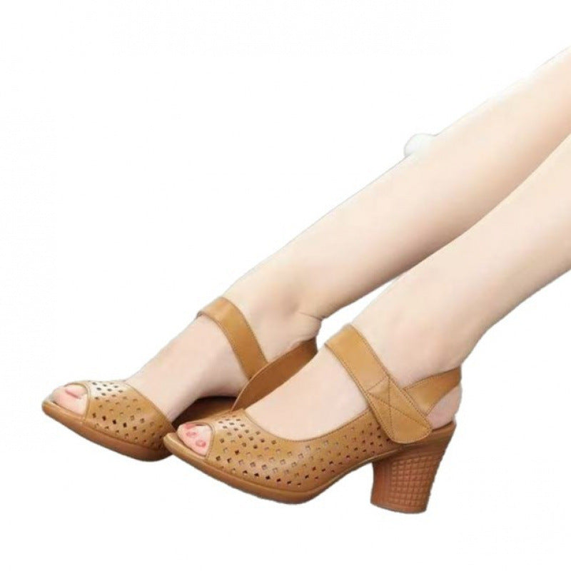 Damen Sandaletten mit perforierten Details und elegantem Blockabsatz EB