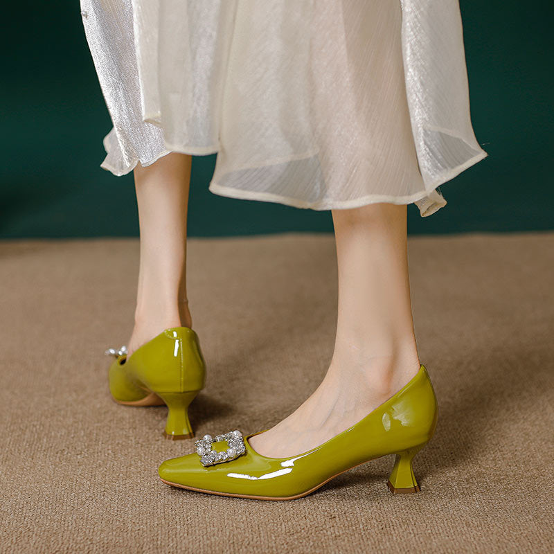 Damen elegante Pumps mit funkelndem Schmuckdetail EB