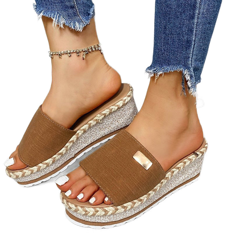 Damen Plateausandalen mit dekorativem Riemen und raffinierten Akzenten EB