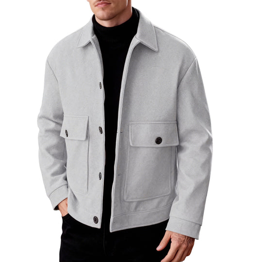 Herren nan kurze Woll-Feldjacke mit Hemdkragen aufgesetzten Pattentaschen und klarer Silhouette EB