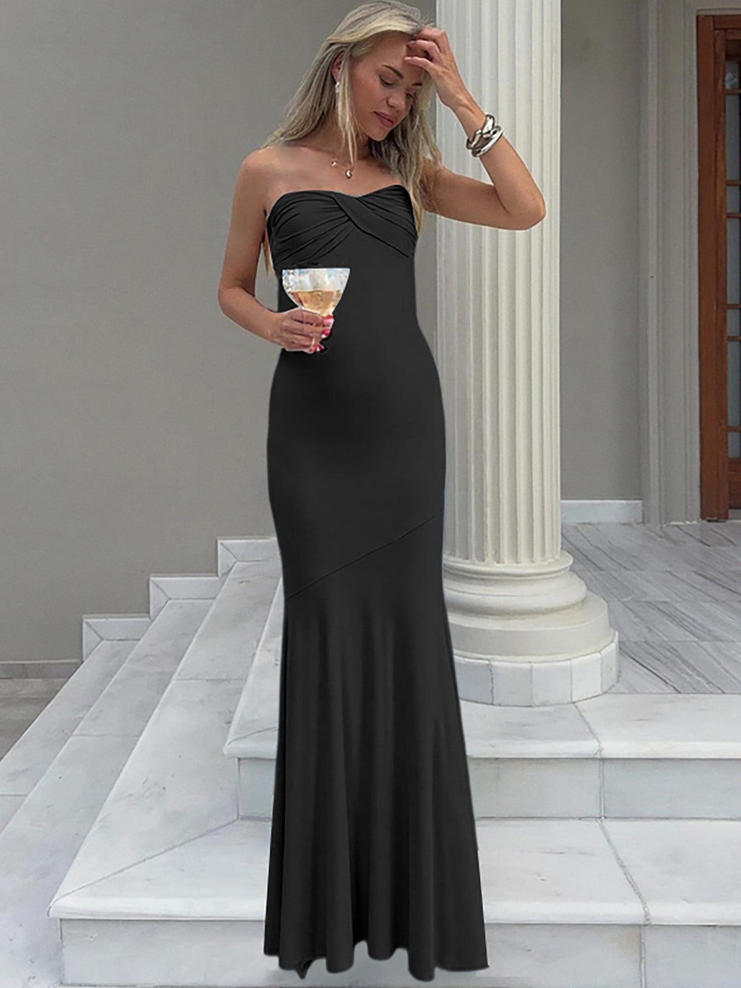 Damen Elegantes Abendkleid mit raffiniertem Cut-Out und fließendem Saum EB