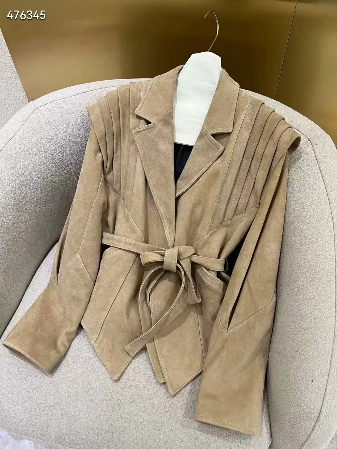 Damen elegante Kunstlederjacke mit Rüschendetails und praktischen Taschen EB
