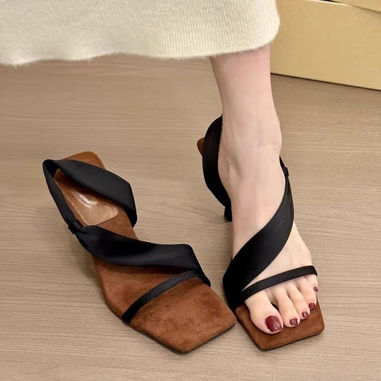 Damen Drehriemen-Stiletto-Sandalen mit quadratischer Zehenbox und Slingback-Detail EB