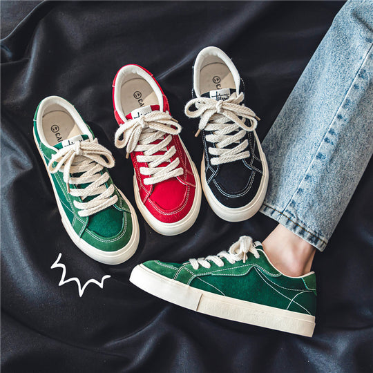 Unisex lässiger Canvas-Low-Top Sneaker mit kontrastnaher Ziersteppung und gepolsterter Plateausohle EB