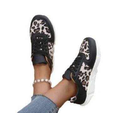 Damen Sneaker mit animal-print Akzenten und rutschfester Sohle EB
