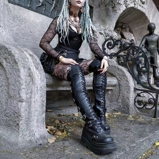 Damen Überknie Stiefel mit Schnallen-Detail und robustem Plateau EB