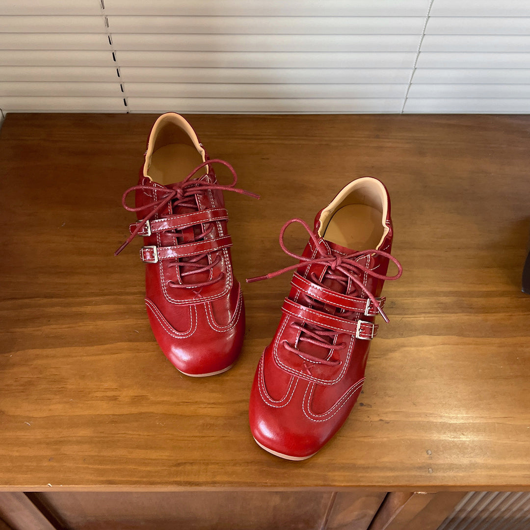Damen Sportliche Lederschuhe mit modischen Schnürdetails EB