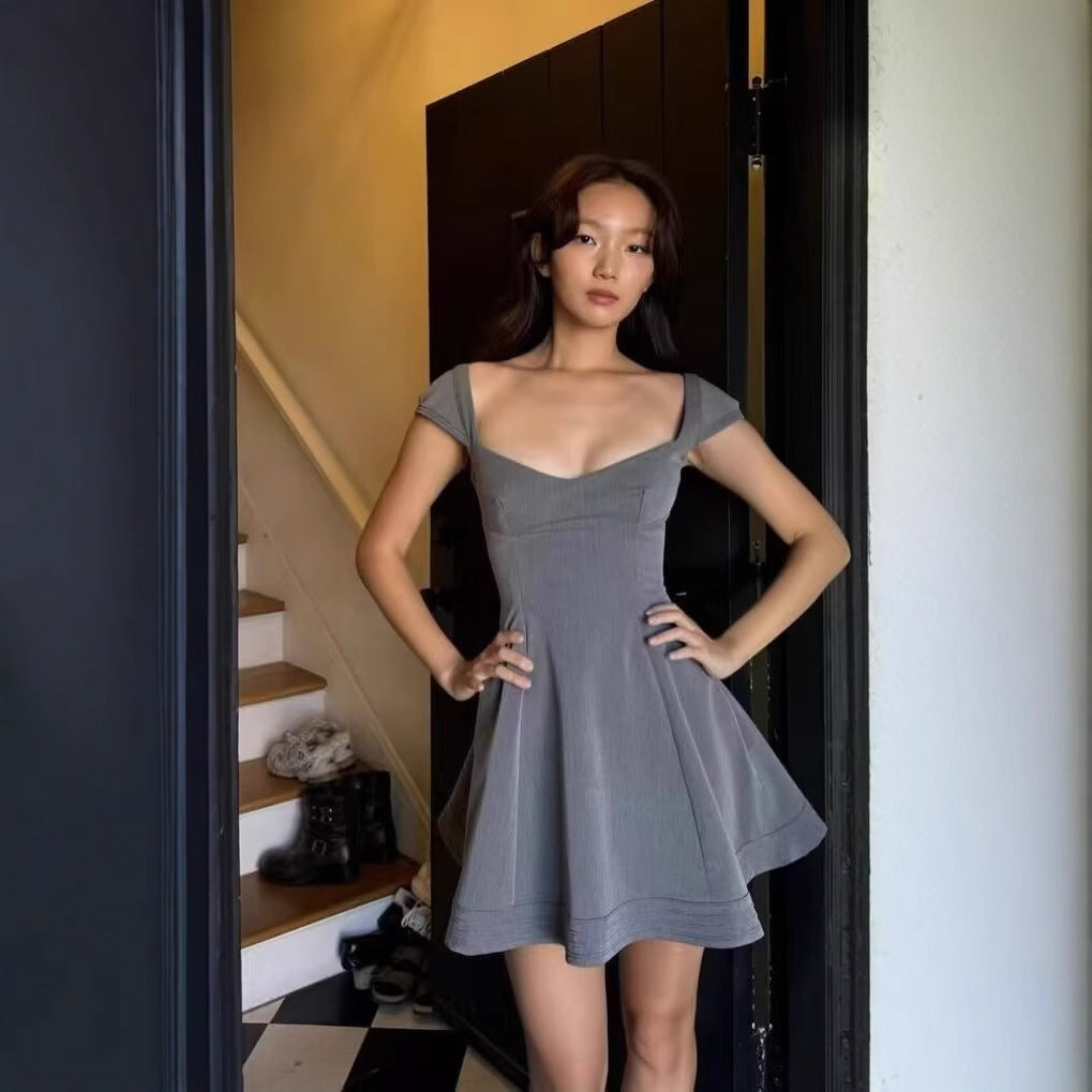 Damen Sommerkleid mit angeschnittenen Trägern und fließendem Rock EB
