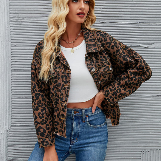 Damen Jeansjacke im angesagten Leo-Design mit oversized Schnitt EB