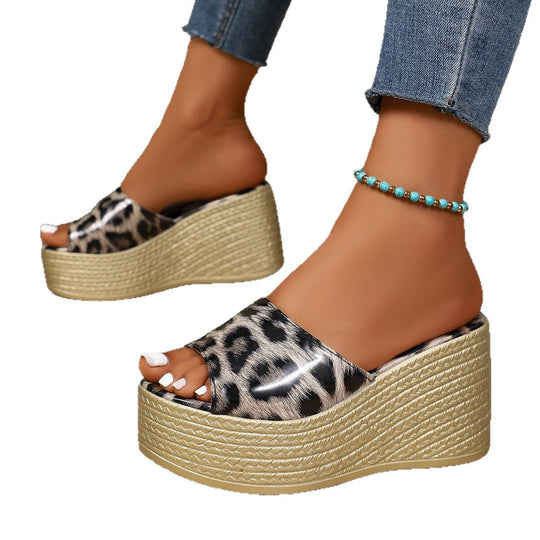 Damen Plateau-Mules mit modischem Leopardenmuster und raffiniertem Riemendesign EB