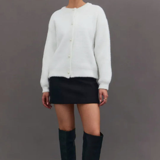 Damen Flauscher Cardigan mit dekorativen Perlenknöpfen EB