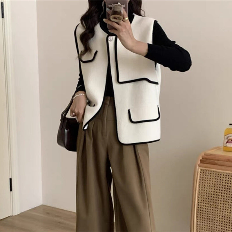 Damen Stilvolle Weste mit kontrastierenden Taschen und Knopfdetails EB