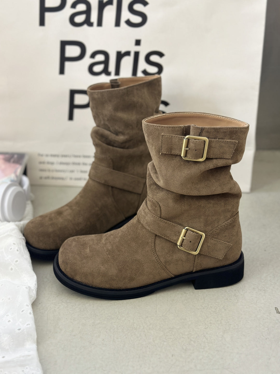 Damen modische Stiefel mit elegantem Riemen und rohem Look EB