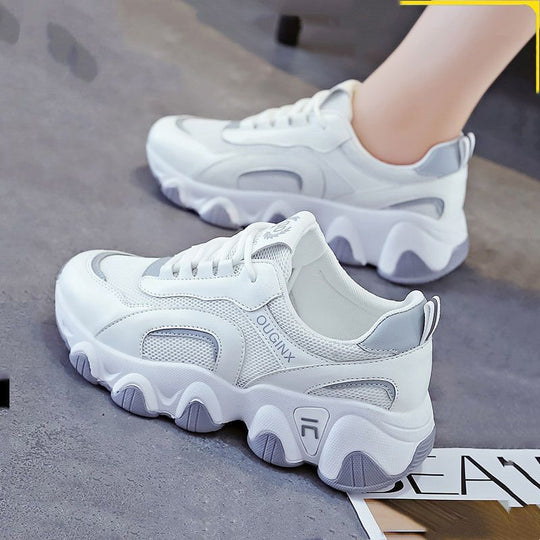 Damen Sportliche Sneakers mit futuristischem Design und hochdämpfender Sohle EB