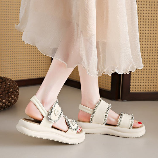 Damen modische Sandalen mit elastischen Riemen und herzförmigen Akzenten EB