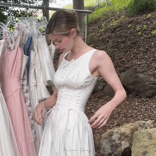 Damen Maxikleid mit raffinierten Rüschendetails und taillierter Silhouette EB