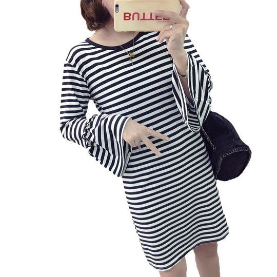 Damen gestreiftes Minikleid mit voluminösen Ärmeln EB