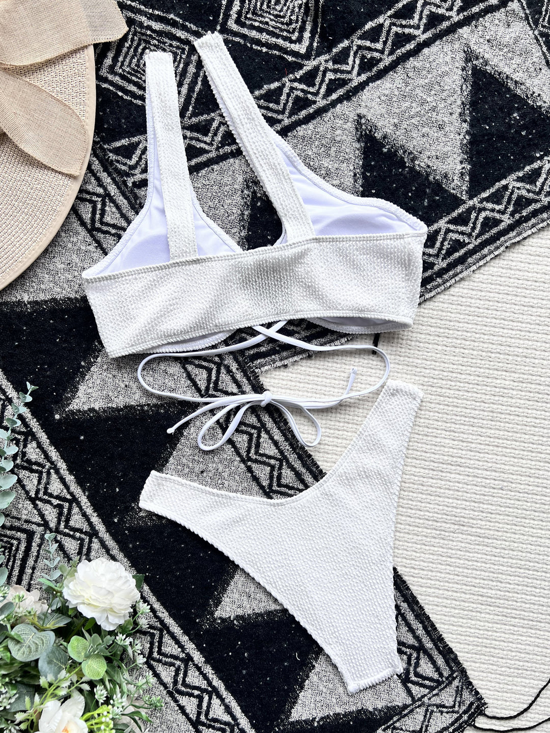 Damen Trendiger Monokini mit asymmetrischem Schnitt und raffiniertem Ringdetail EB