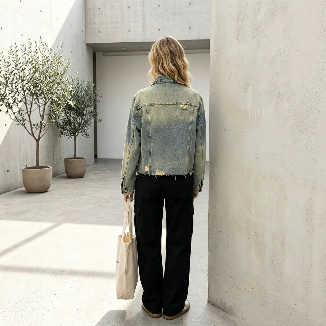 Damen nan kurze Denimjacke im Destroyed-Look mit Brusttaschen und rohem Saum EB