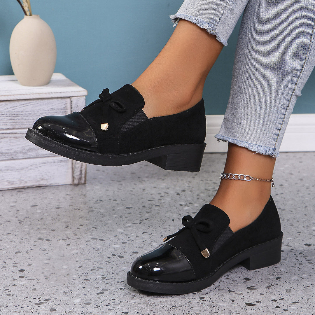 Damen  elegante Slipper-Loafer mit Lackkappe, Veloursimitat-Obermaterial, elastischem Einstieg und dekorativer Schleifenapplikation EB