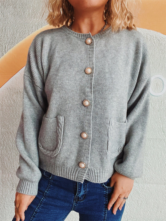 Damen Strickjacke mit dekorativen Perlenknöpfen und praktischen Taschen EB