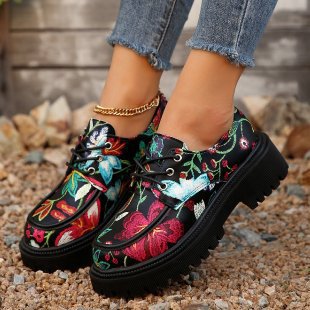 Damen Modische Loafers mit floralem Motiv und glänzenden Kettenakzenten EB