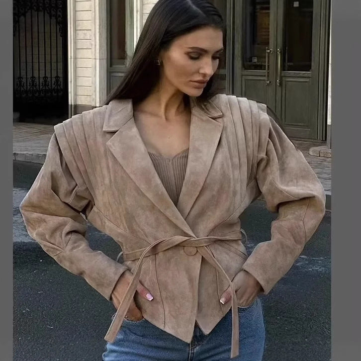 Damen Kunstleder-Bikerjacke mit strukturiertem Design und taillierbarem Gürtel EB