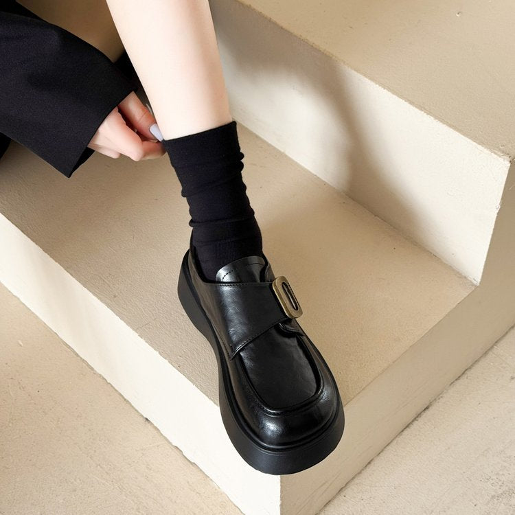 Damen modische Slip-On Loafers mit hoher Plateausohle und eleganter Schnallenapplikation EB
