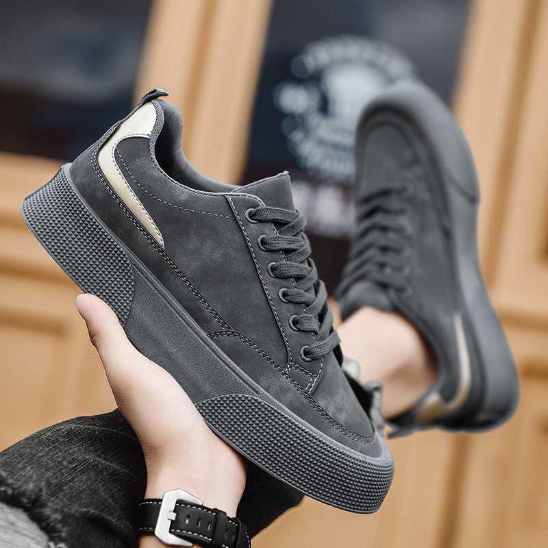 Damen Plüsch-Sneaker mit rutschfester Sohle und klassischem Design EB