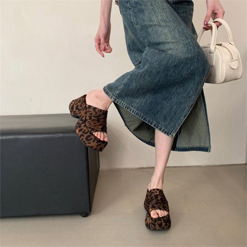 Damen Plattform-Pantoletten mit breiten Riemen und komfortablem Fußbett EB