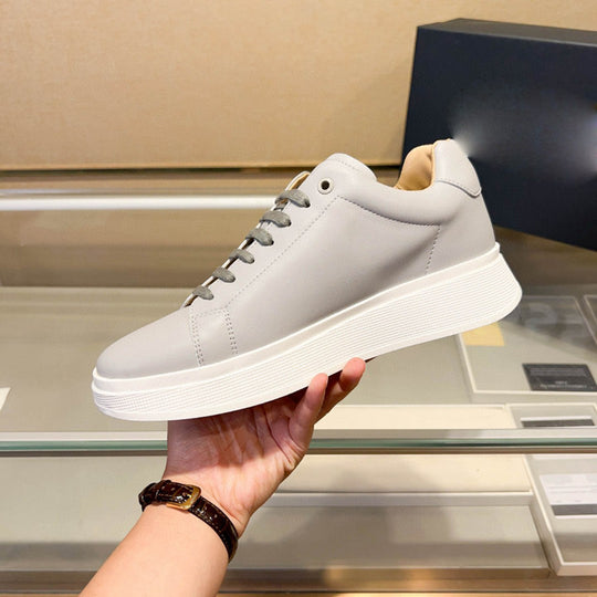 Damen Hochwertige Sneakers aus geschmeidigem Leder mit gepolsterter Sohle EB