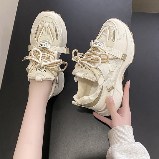 Damen Chunky-Plateau-Sneaker mit atmungsaktivem Mesh und montierten Riemen EB