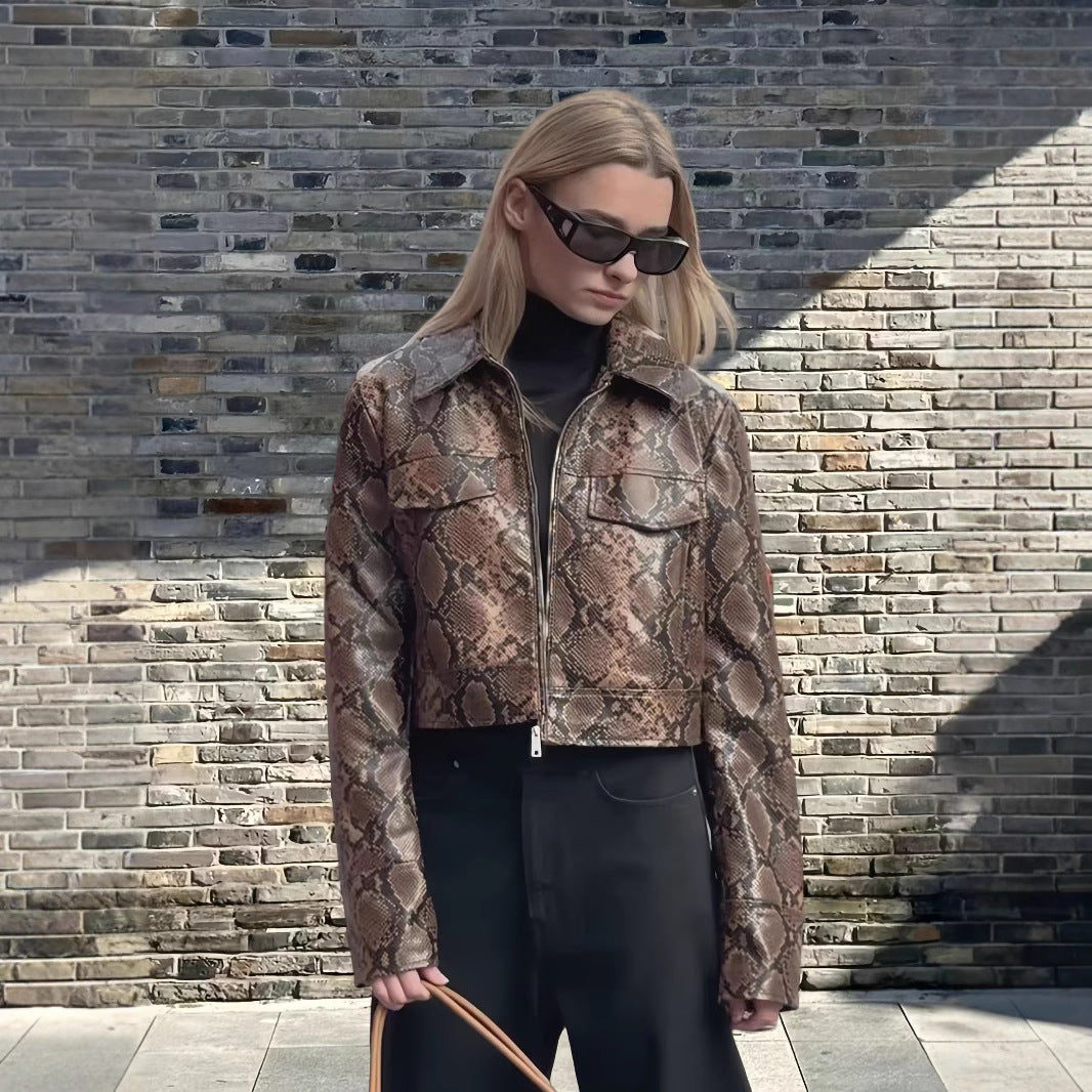 Damen cropped Kunstlederjacke im Schlangenprint EB