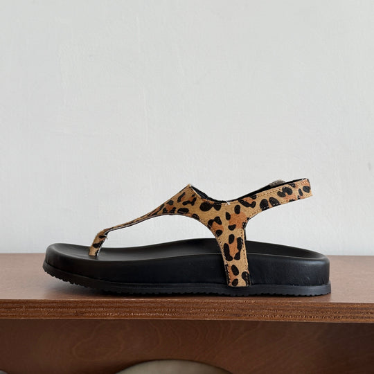 Damen Zehentrenner-Sandalen aus hochwertigem Wildleder mit modischem Tierfell-Design EB