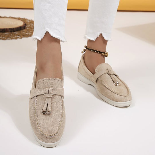 Damen Slipper-Loafer aus Velourslederoptik mit dekorativem Knotenriemen und leicht profilierter Gummisohle EB