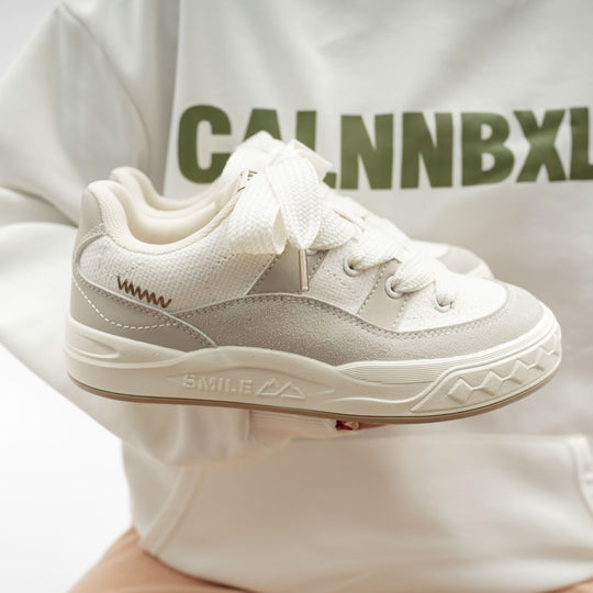 Damen Sportliche Sneakers mit innovativer Oberflächenstruktur und gepolsterter Sohle EB