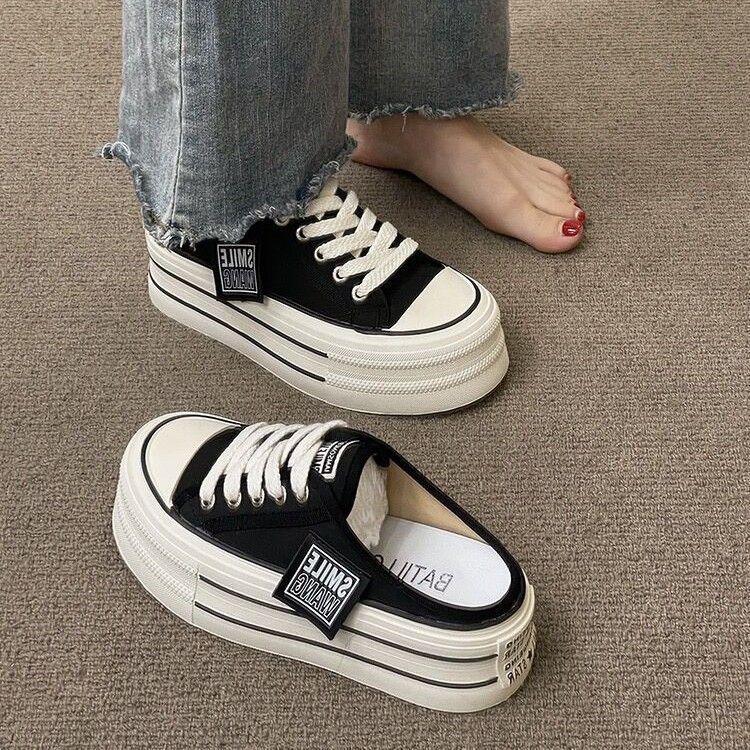 Damen Lässige Canvas-Sneaker mit strapazierfähigem Obermaterial und unverwechselbarem Design EB