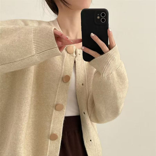 Damen Kuschelige Strickjacke mit großen Knöpfen und elegantem Design EB