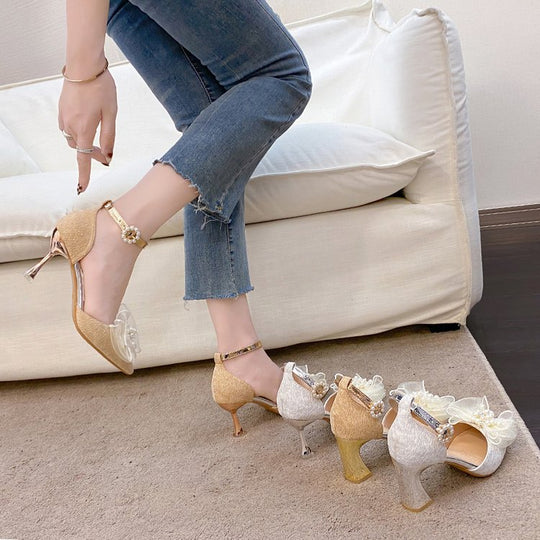 Damen elegante Pumps mit zierlichem Blumenschmuck EB